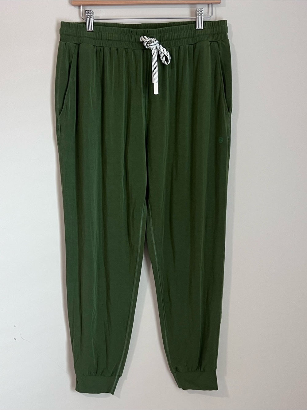 Cozy Earth Women's Studio Jogger Size Large Green